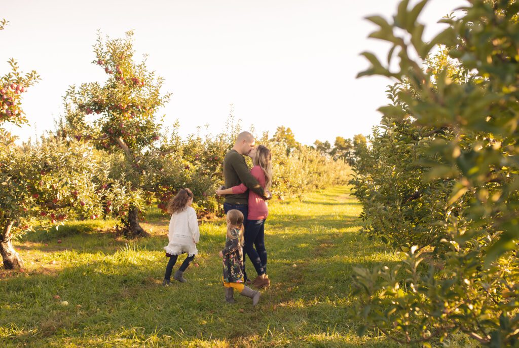 Apple Orchard Mini Session | Lorain, OH Family Photographer - Cleveland ...